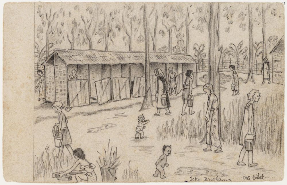 Rond de toiletgebouwen in het kamp